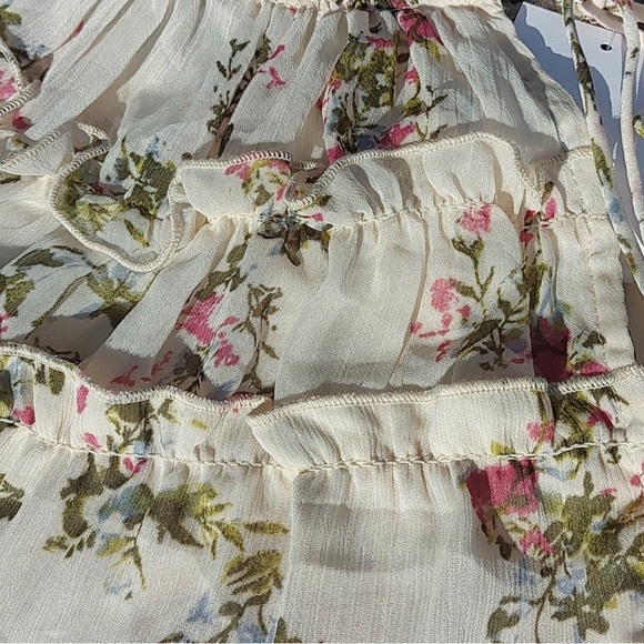 Socialite Boho Floral Peasant Blouse - Picture 5 of 5